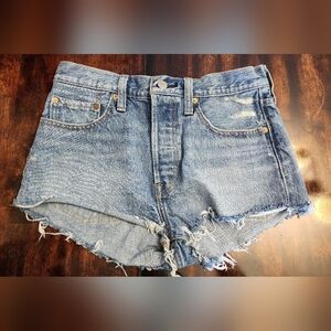Levi Shorts Size W27